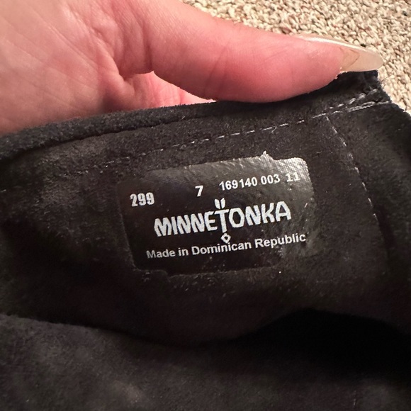 Minnetonka Hi Top Back Zip Boot - Picture 3 of 10